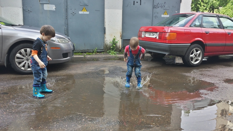 Плывет Минск плывет