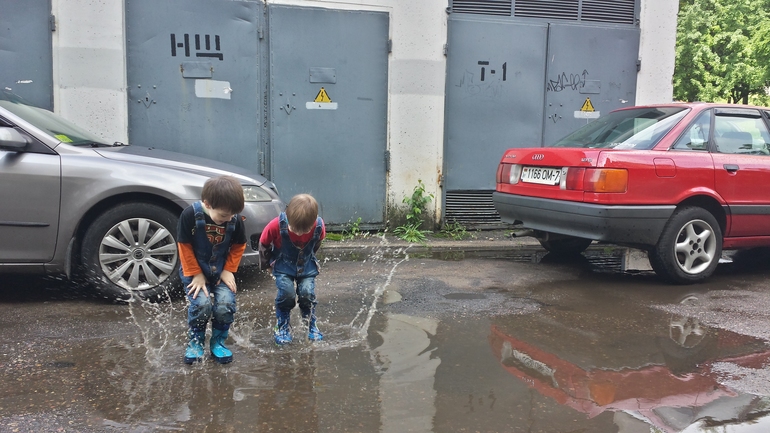 Плывет Минск плывет