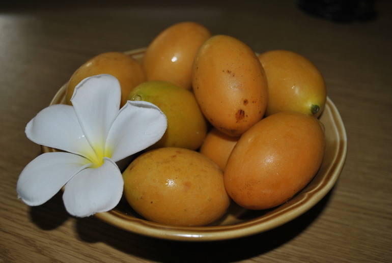 Тайский фрукт похожий. Гандария тайская слива. Тайская слива Мапранг. Манго слива. Манго слива фрукт.