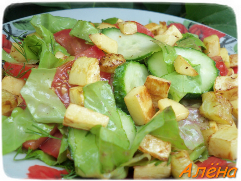 Очередной салатик с жаренными кабачками.