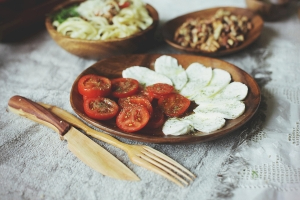 Миски, менажницы, тарелки и подносы...