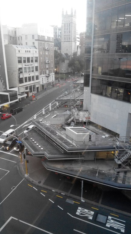 Он прилетел в НЗ)