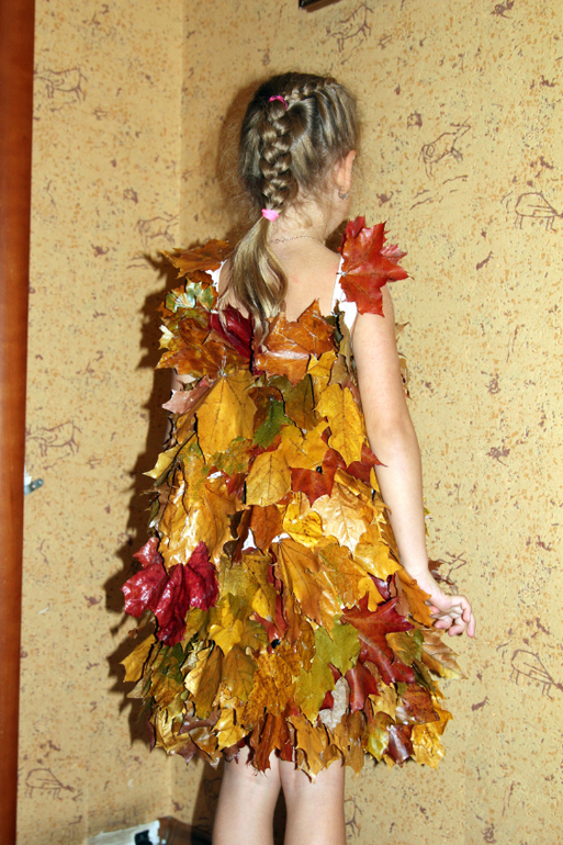 Куклы в осенних костюмах, фото как можно сделать наряд из листьев