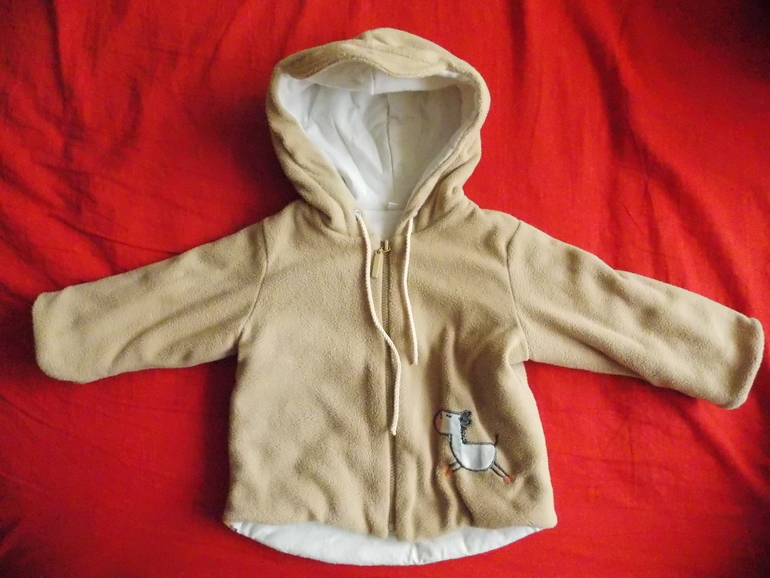 Много разной одежды для мальчика.