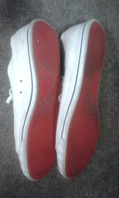 отдам б/у кеды мужские LACOSTE р-р 42. Метро Белорусская, 15 минут пешком.