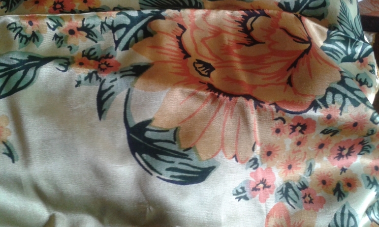 Отдам б/у подушки, покрывала, тюль, посуда, и др. Метро Савеловская