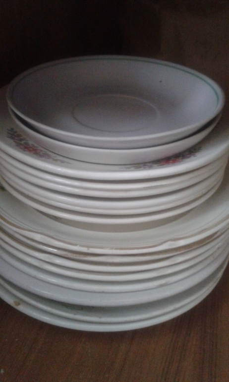 Отдам б/у покрывала, тюль, посуда, и др. Метро Савеловская