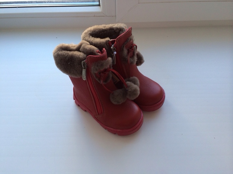 Обувь новая для девочки! Вся зима по 600 руб . Всю обувь смотрим под катом...