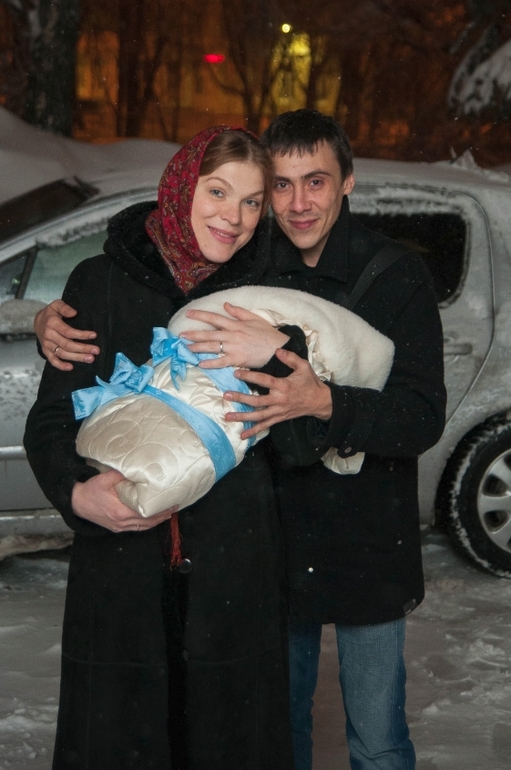 А нам год!