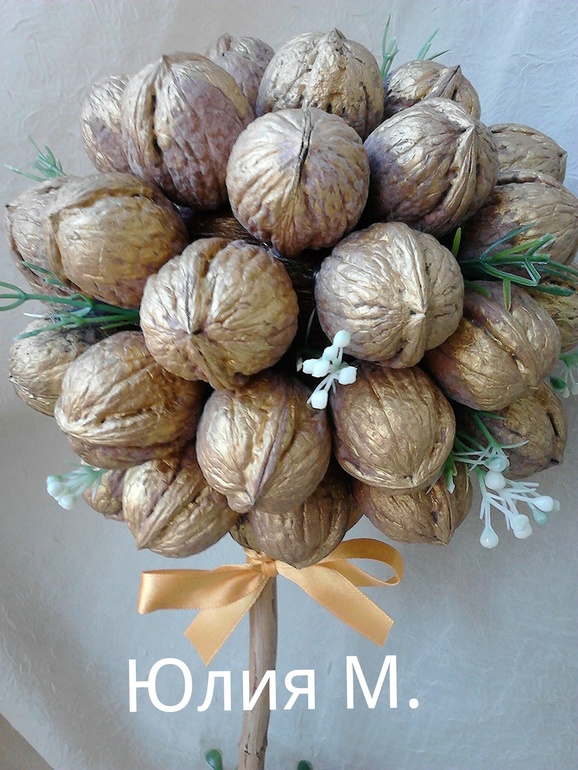 Ореховый топиарий "Свинкины запасы"