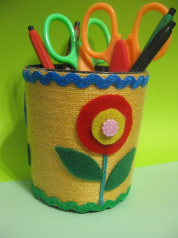 Солнечный стаканчик под карандаши