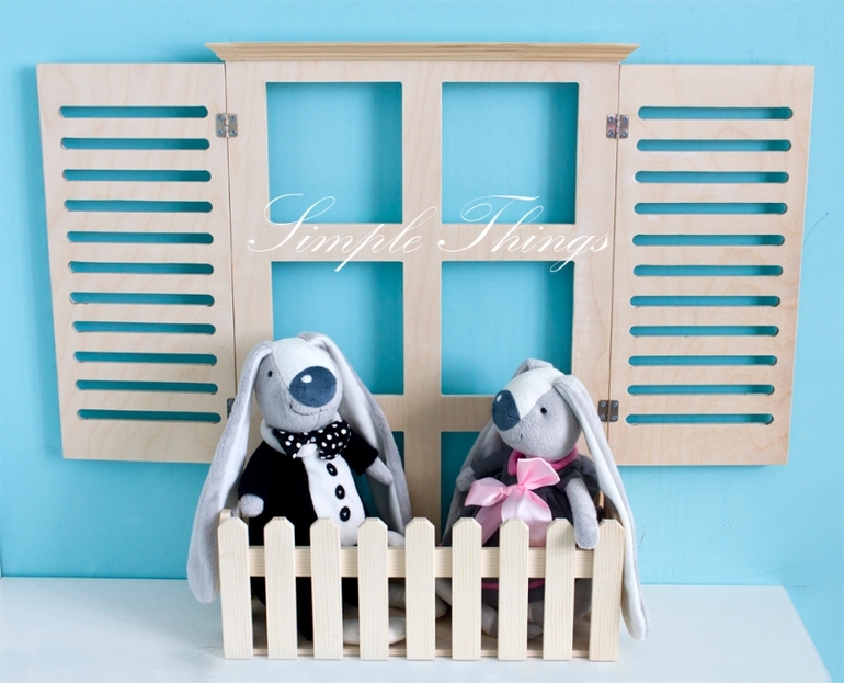 Окошко со ставнями и цветником. Simple Things