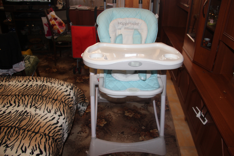 Продам!2 шт.Стульчики для кормления happy baby william.цена 3800