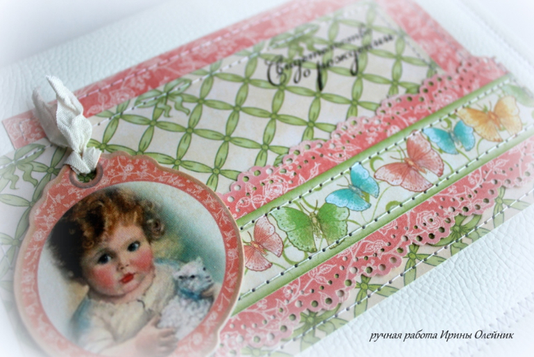 Папка для документов и блокнотик для маминых записей..