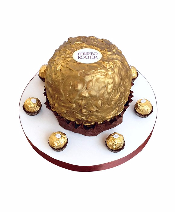 Торт ферреро. Торт Ferrero Rocher. Бисквит Ферреро Роше. Торт украшенный Ферреро Роше. Торт в стиле Ферреро Роше.