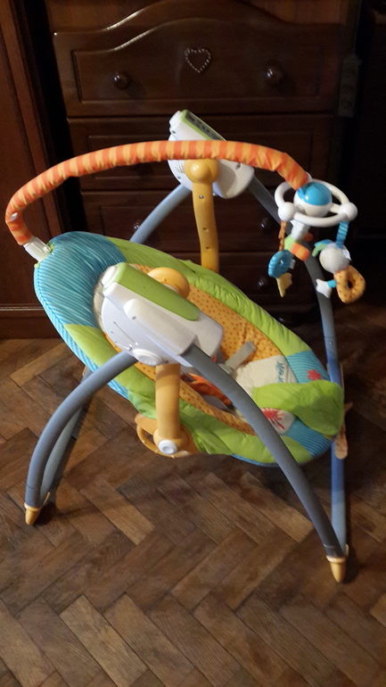 Продам детские электронные качели Brevi Miou