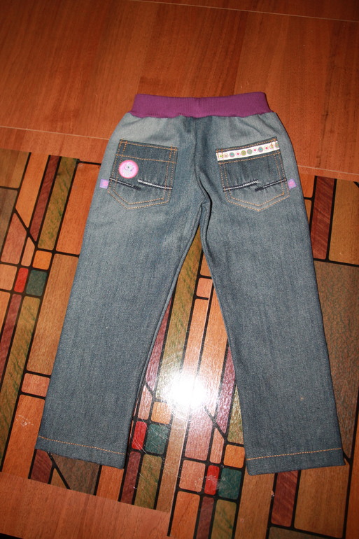 Брючек много не бывает..