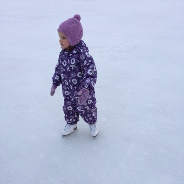 Дружба Алисы и роликов ))