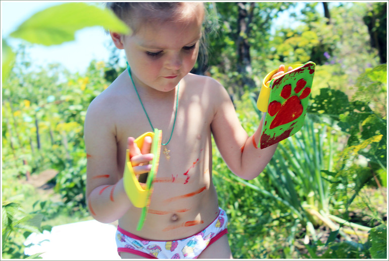 Девочка с тигриными следами