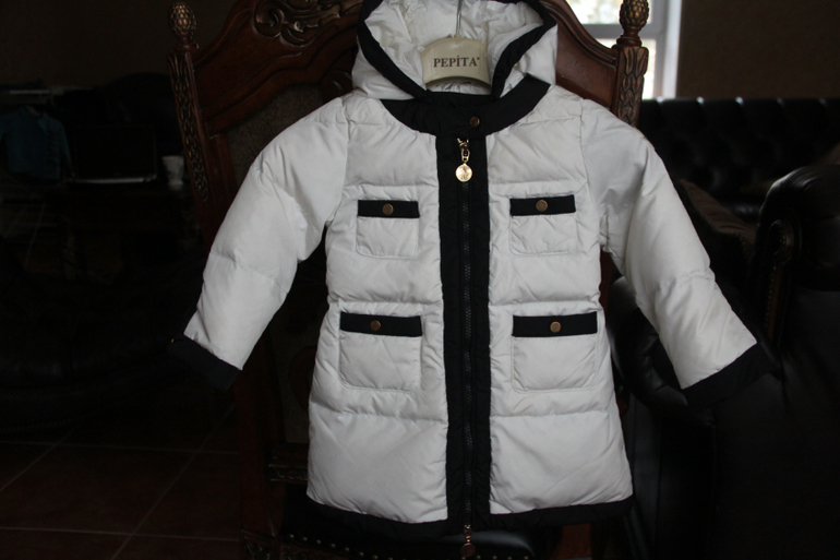 Moncler (ы) на 3 года и комплект на 8 лет.