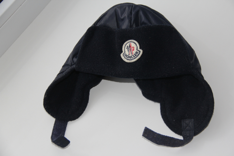 Moncler (ы) на 3 года и комплект на 8 лет.