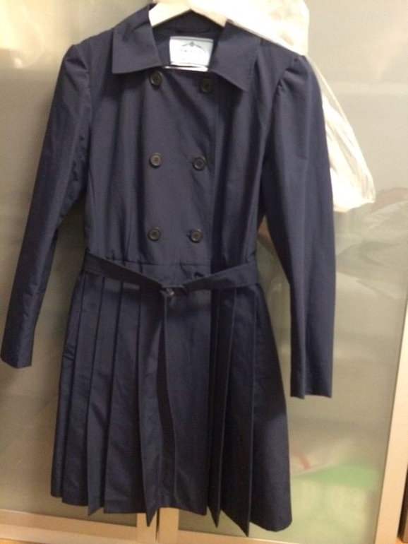 плащ Prada 42 тыс., размер 40
