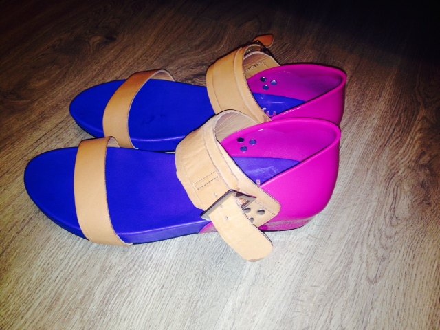 Продам стильные босоножки 38 размера.