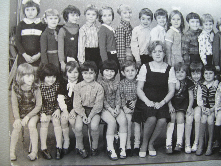 Яблоко от яблони.......