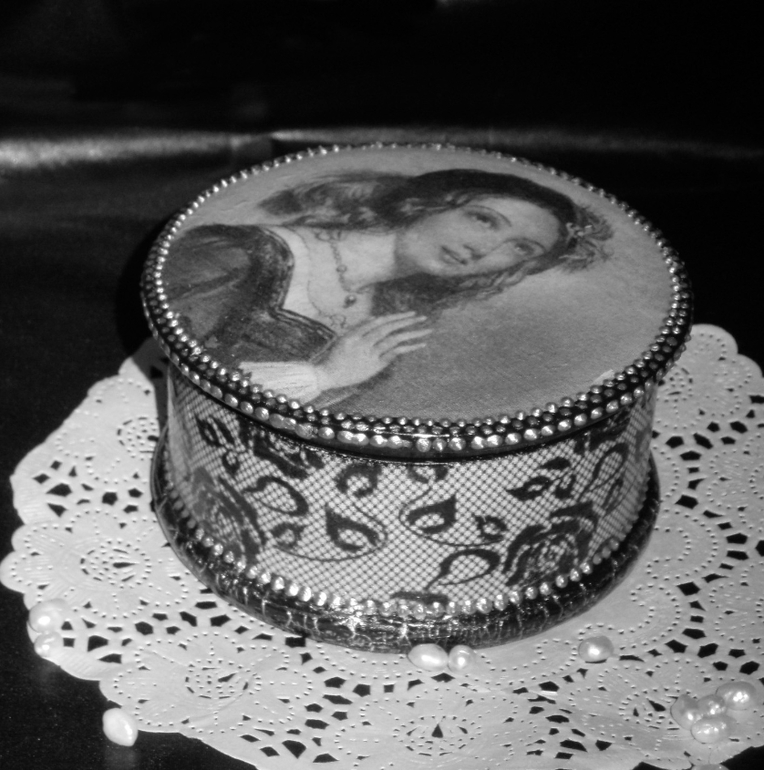 Декупажный конкурс. Тема - монохром/сепия