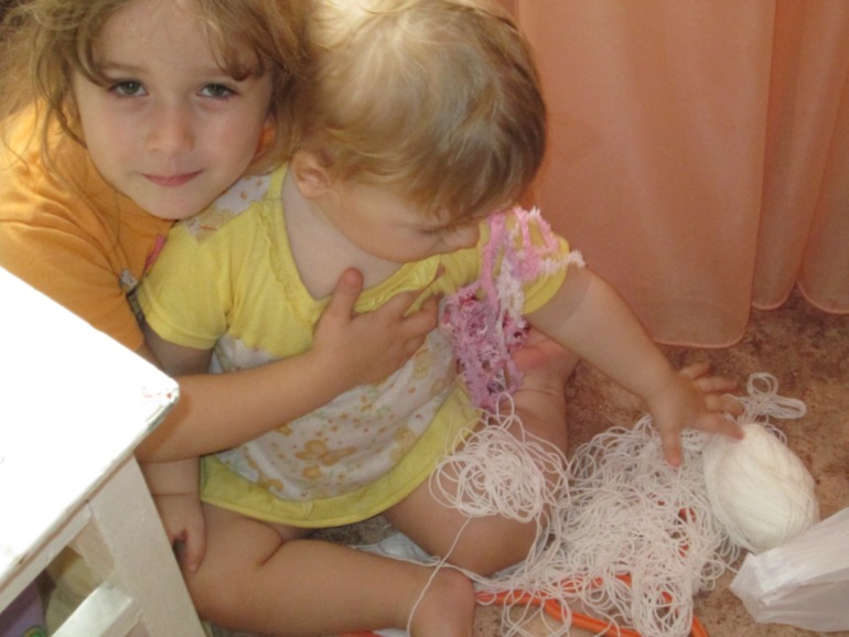 Решила моя красотуля-младший мне помочь!)))