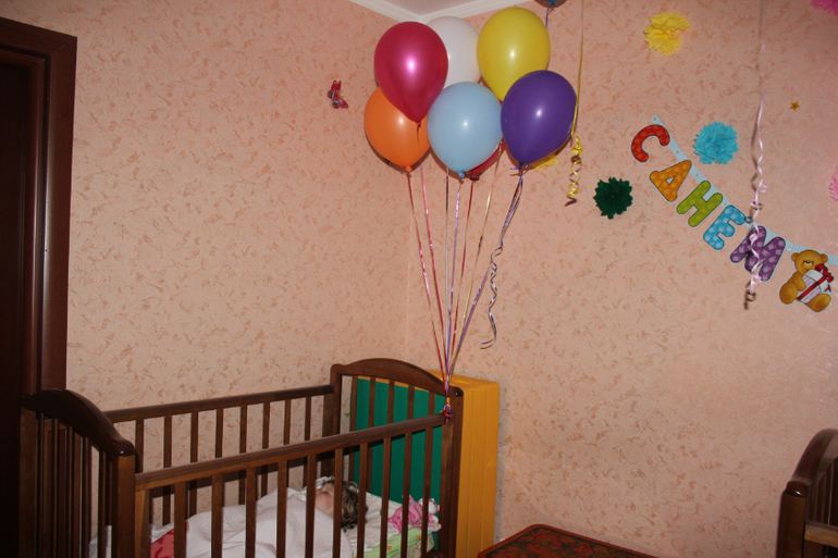 Дети спят, а родители тем временем....