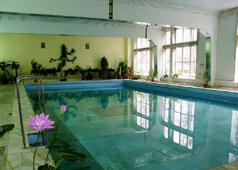 Крытый бассейн: https://sanatoriirf.ru/sanatorij-metallurg-essentuki