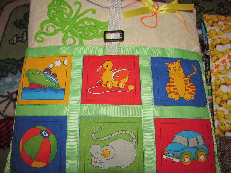 3 развивающие книжки.