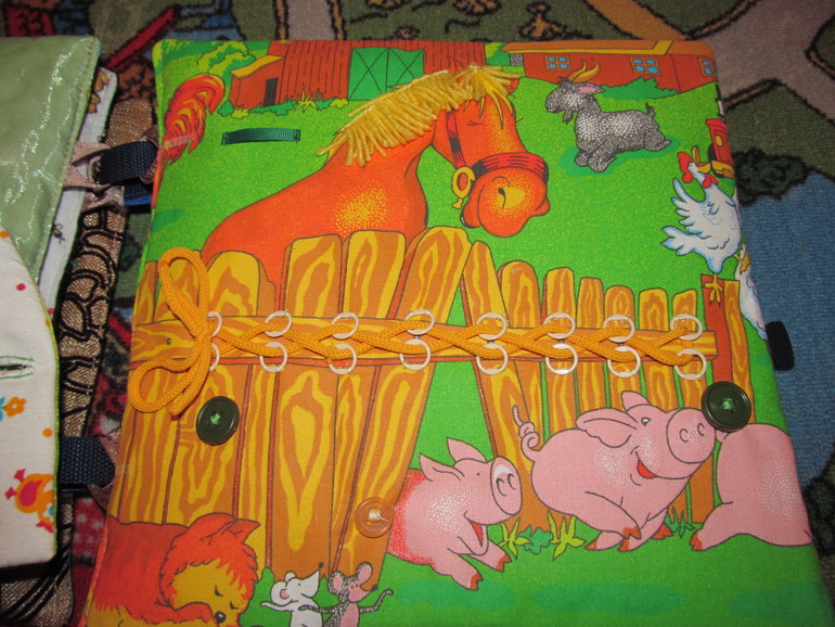 3 развивающие книжки.