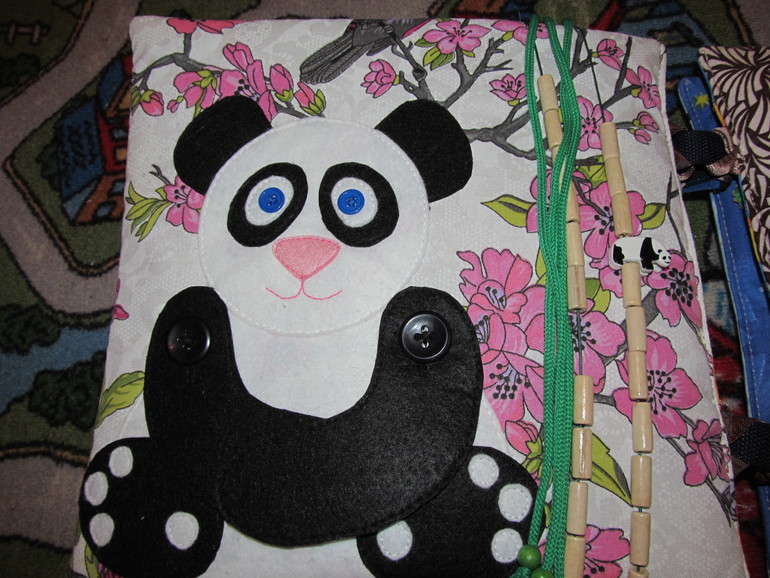 3 развивающие книжки.