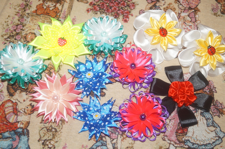 Аксессуары для волос в стиле Канзаши. В наличии и на заказ.