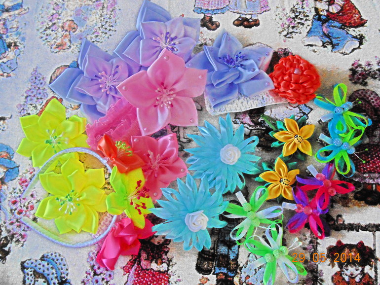 Аксессуары для волос в стиле Канзаши. В наличии и на заказ.