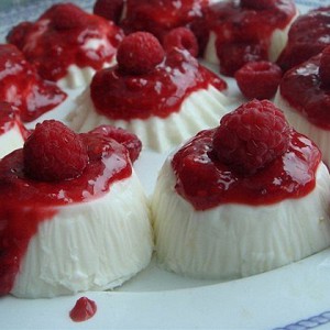 Панна-котта с клубникой