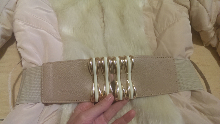 В наличии! Длинная, зимняя курточка на молнии с капюшоном - 2600руб.