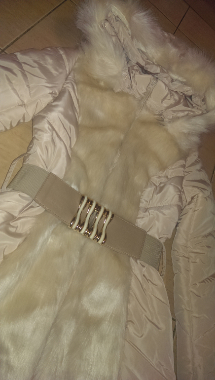 В наличии! Длинная, зимняя курточка на молнии с капюшоном - 2600руб.