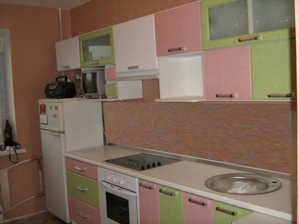 Разноцветные кухни