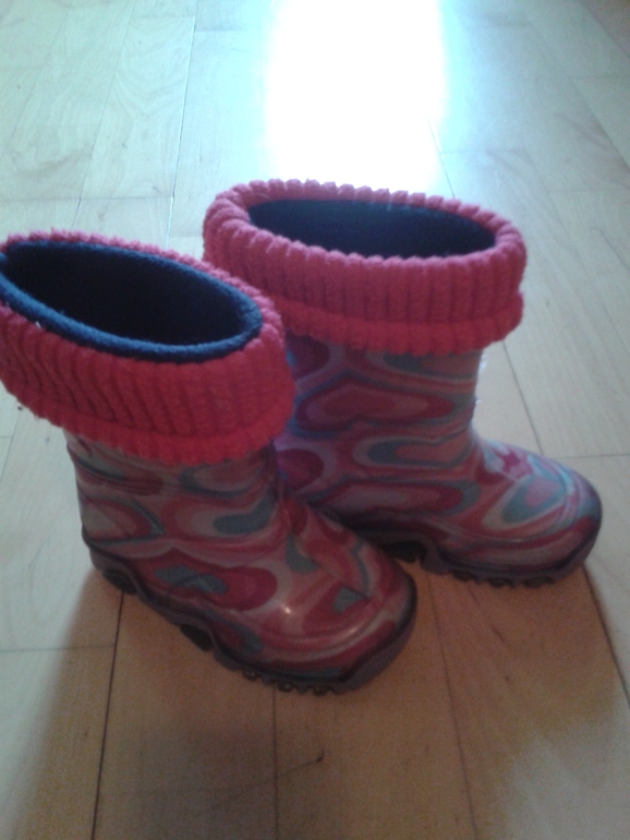 Продам детские резиновые сапоги р.20-21