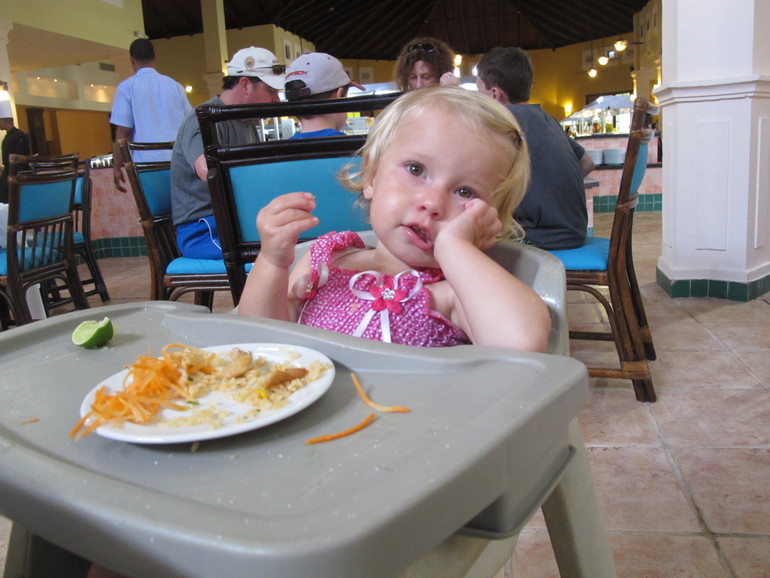 Пунта-Кана с дочкой в 1,4 года, декабрь.