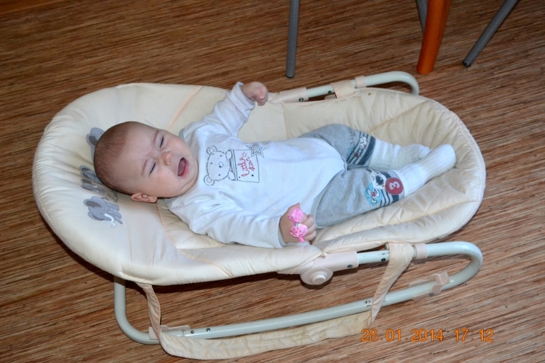 Один день из жизни .Детки-погодки.