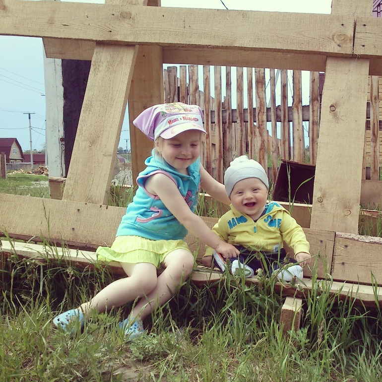 вот так мы теперь гуляем )))