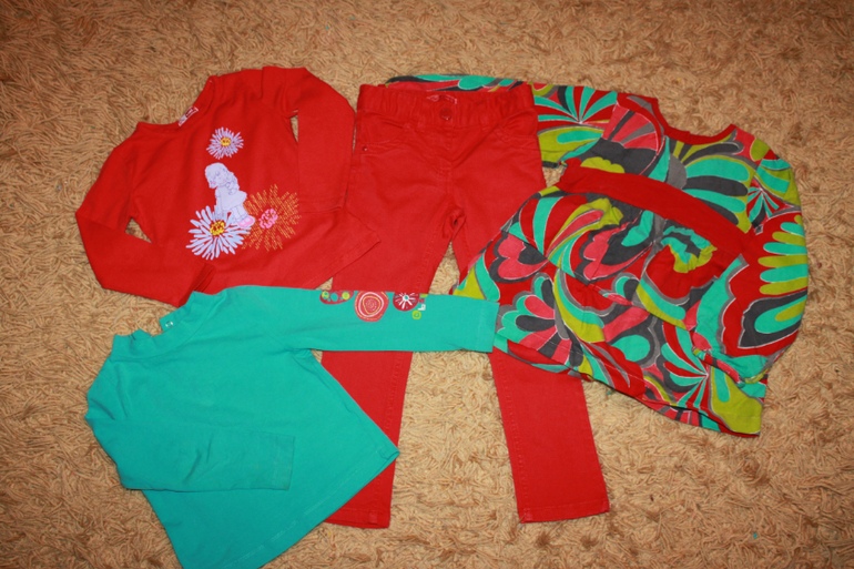 одежда для девочки на рост 103-110 см (бу)+шапки