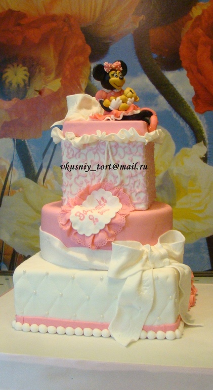 3-х ярусный тортик с Минни Маус.