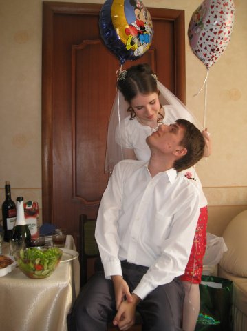 У нас сегодня 5 лет со дня свадьбы.