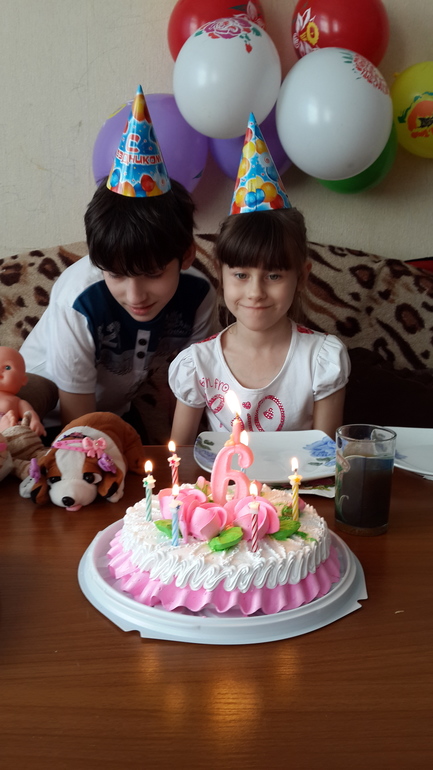 Дочка отметила день рождения. Тортик дочке на 6 лет. Тортик на день рождения дочери 6 лет. Тортик доченьке на 6 лет на день. Торт дочке на день рождения 6 лет девочке.