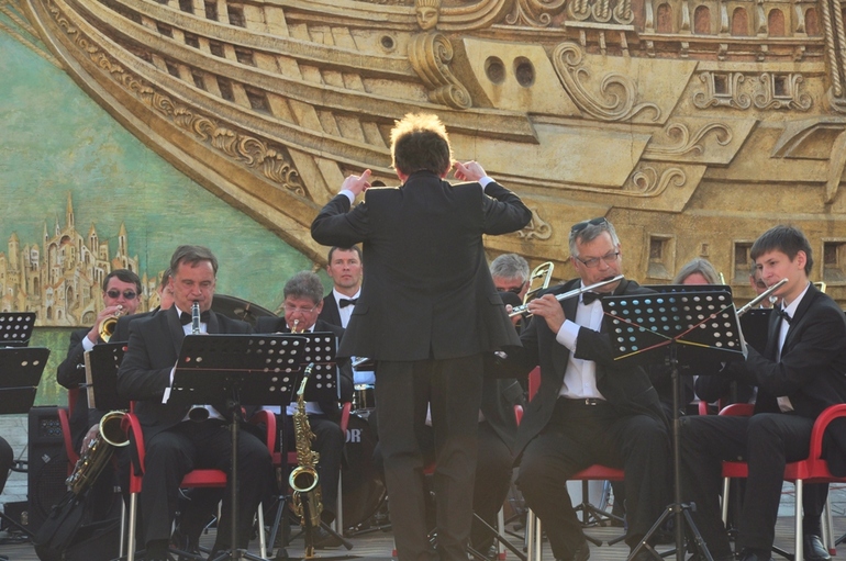 Феодосию посетил фестиваль военных оркестров